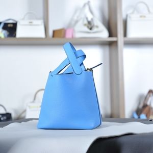 Meet your Posher, Byron